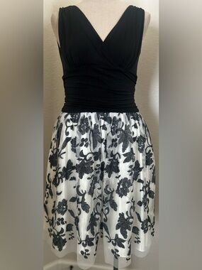 Black & White Floral Lace Cocktail Dress